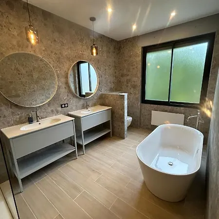 Вилла Bel Air - 240m2 - Freshly Completely Renovated - - Pool - No Party Allowed - No Bachelor-ette *